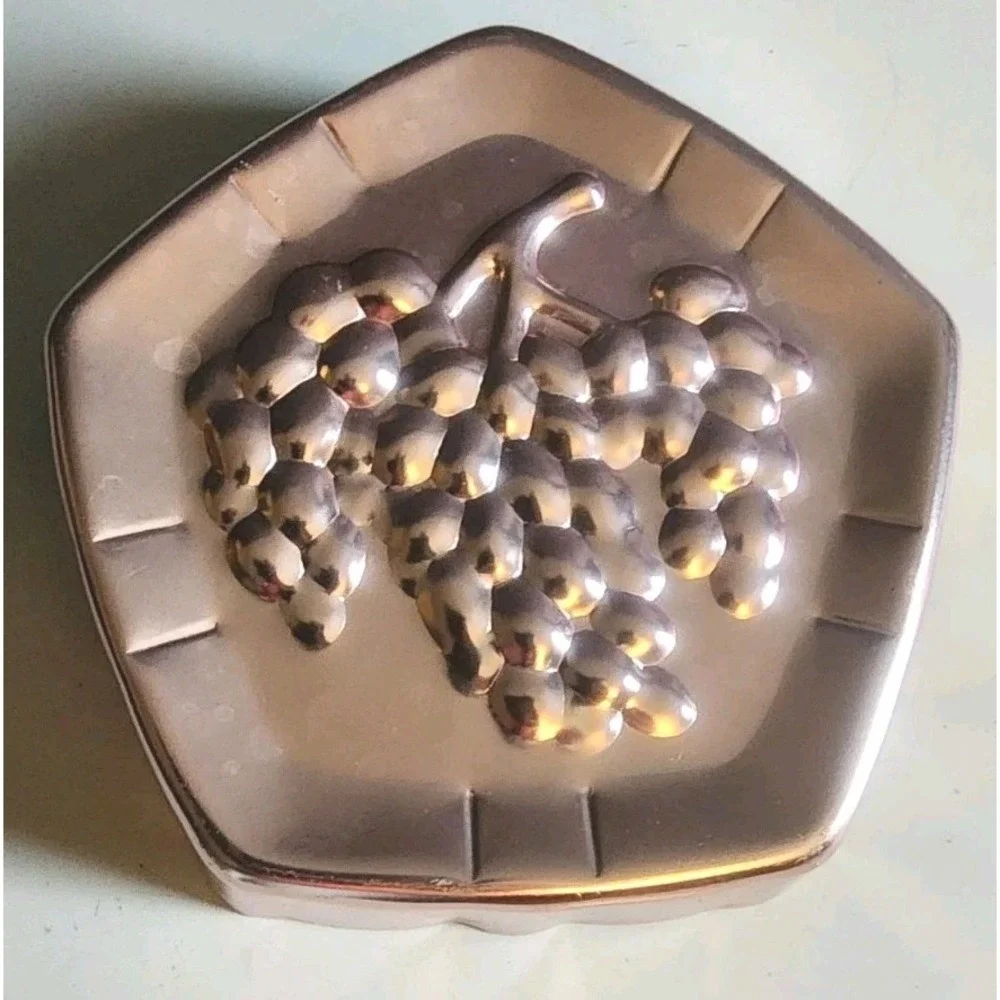 West Bend Jello Cake Aluminum Hexagon Grapes Hanging Mold Pan Vintage